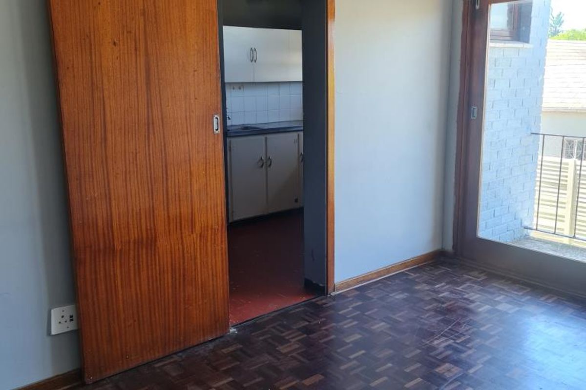 Spacious One Bedroom Flat in Secure Saxonia Court - Photo 4