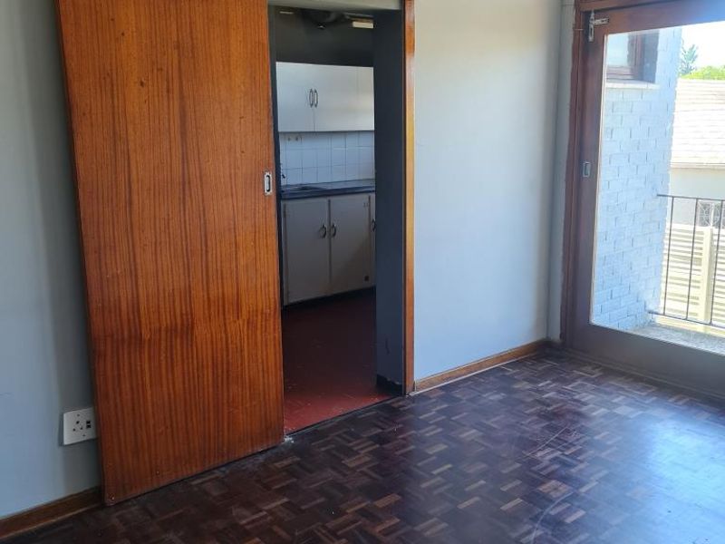 Spacious One Bedroom Flat in Secure Saxonia Court - Photo 4