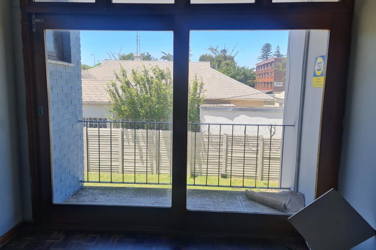 Spacious One Bedroom Flat in Secure Saxonia Court - Photo 5