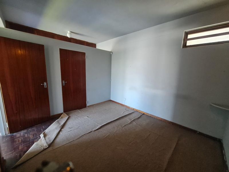 Spacious One Bedroom Flat in Secure Saxonia Court - Photo 9