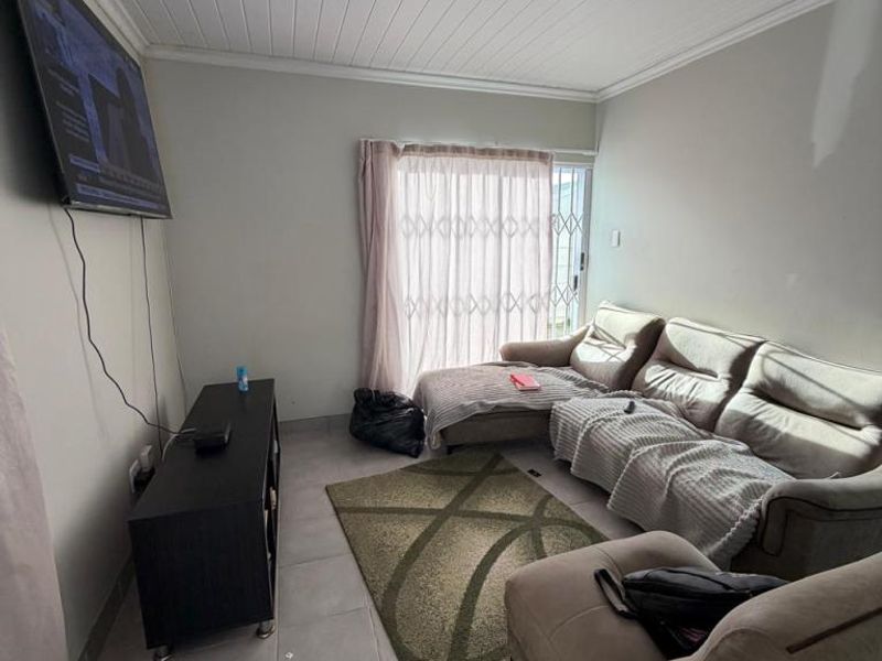 Beautiful three-bedroom townhouse in The Wedge, Gonubie - Photo 2
