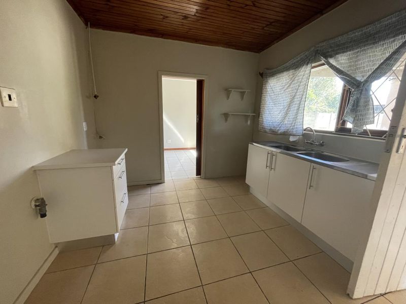 Exquisite three-bedroom house in Clovelly Road, Sunnyridge - Photo 2
