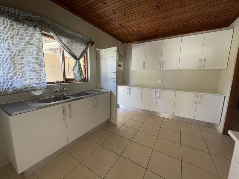 Exquisite three-bedroom house in Clovelly Road, Sunnyridge - Photo 3