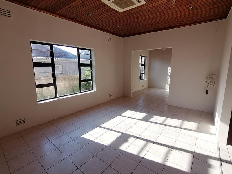 Newly Renovated 3-Bedroom Family Home for Rent in Hampstead Avenue, Greenfields - Photo 3