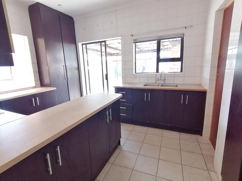 Newly Renovated 3-Bedroom Family Home for Rent in Hampstead Avenue, Greenfields - Photo 8