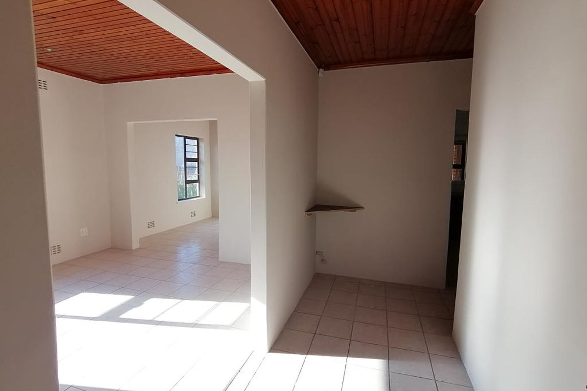 Newly Renovated 3-Bedroom Family Home for Rent in Hampstead Avenue, Greenfields - Photo 2