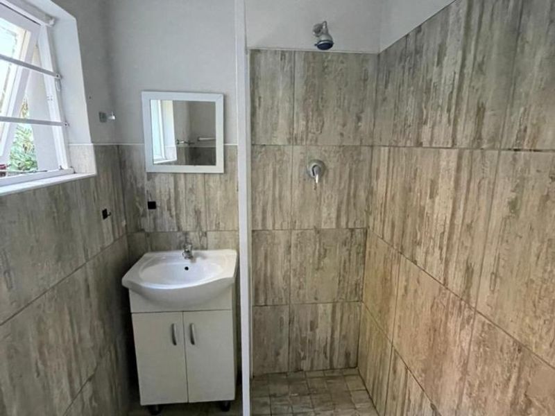 Picturesque Bachelor Flat in George Randall Drive, Gonubie - Photo 6