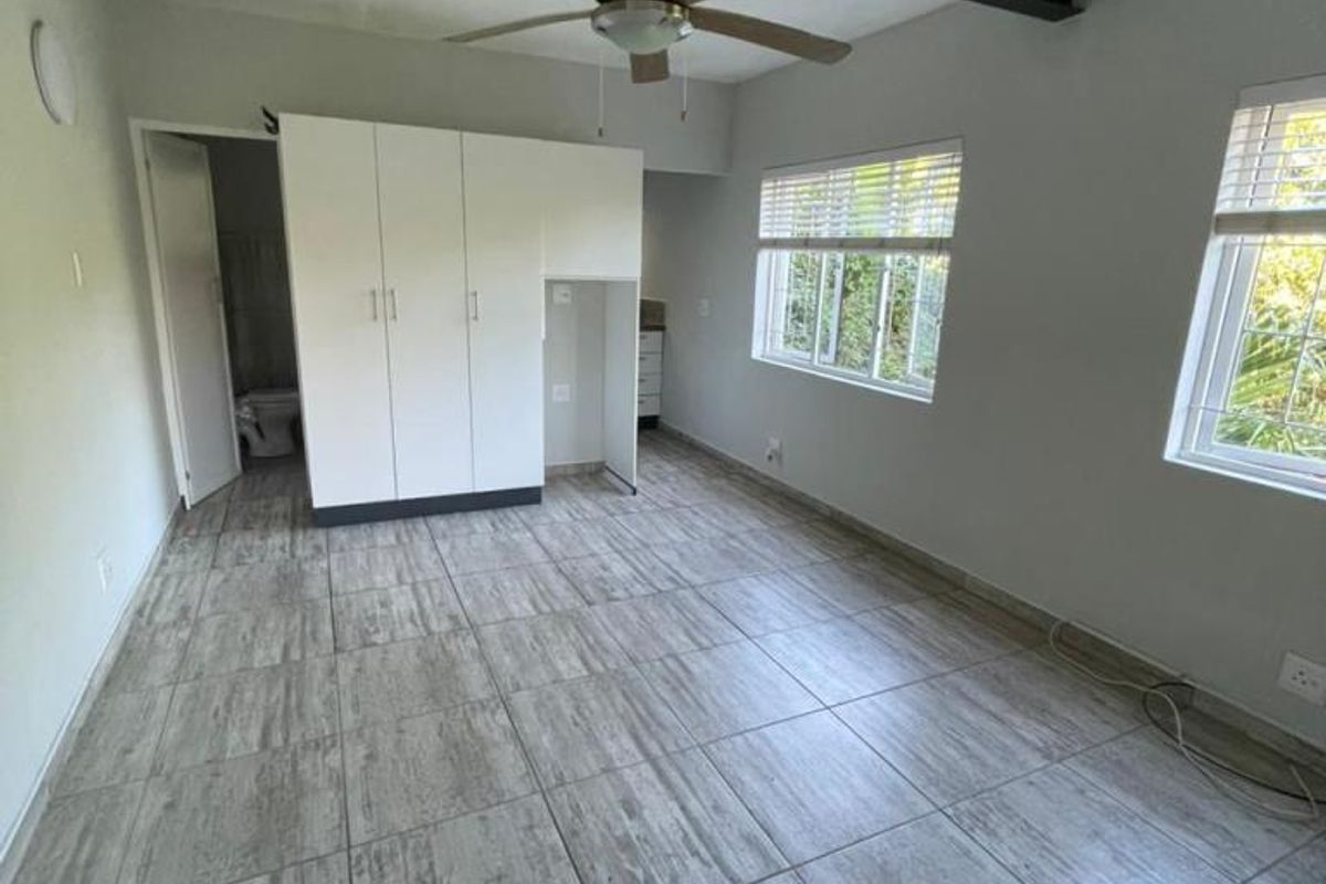 Picturesque Bachelor Flat in George Randall Drive, Gonubie - Photo 2