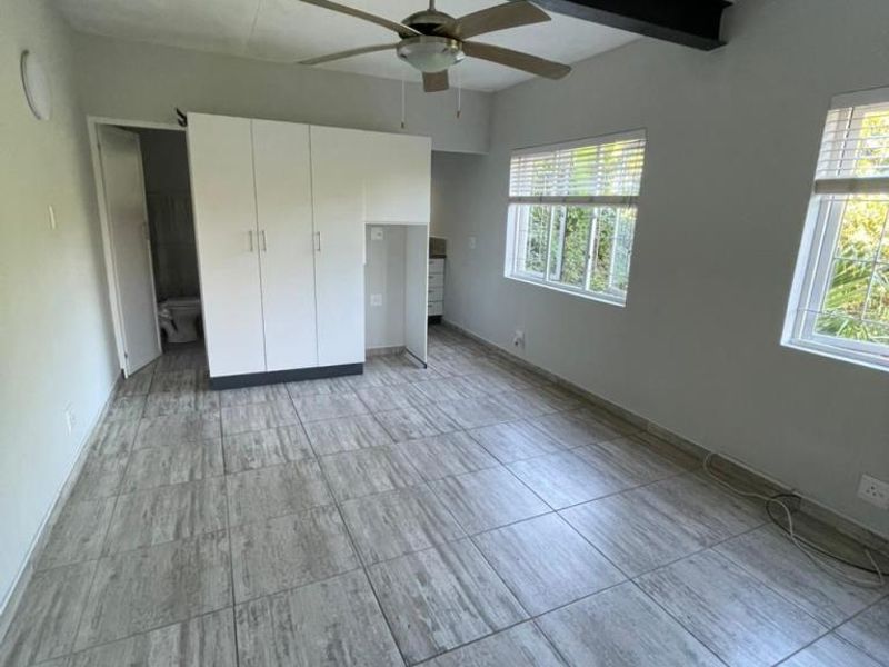 Picturesque Bachelor Flat in George Randall Drive, Gonubie - Photo 2