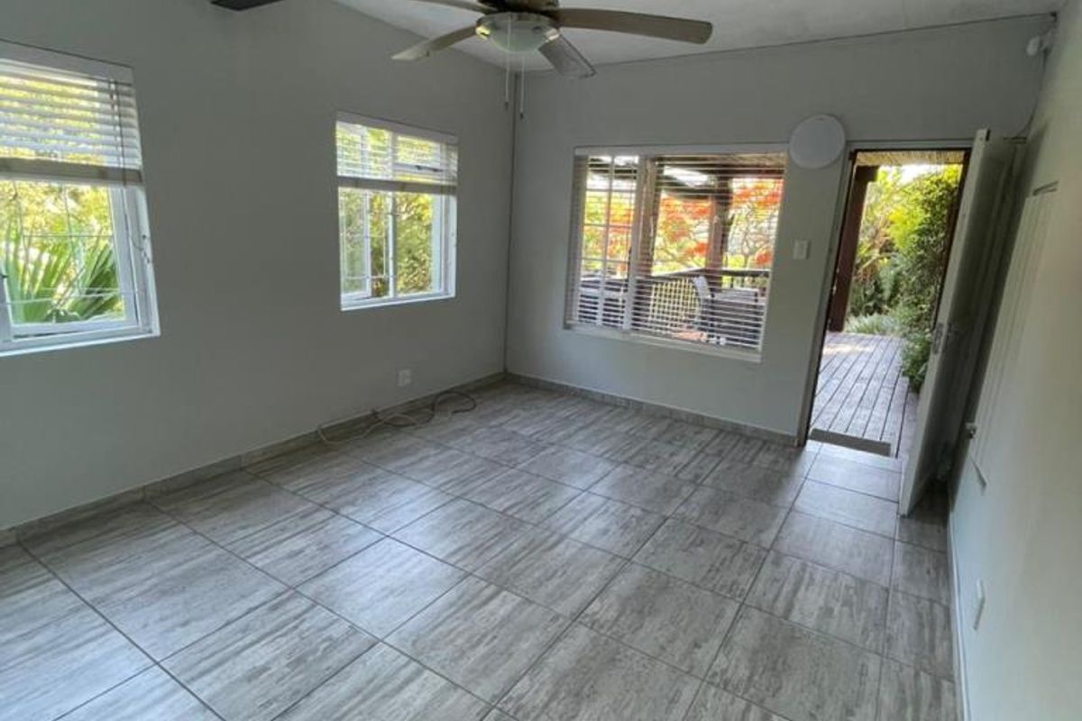 Picturesque Bachelor Flat in George Randall Drive, Gonubie - Photo 3