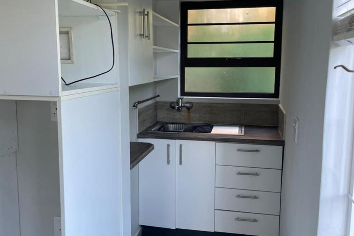 Picturesque Bachelor Flat in George Randall Drive, Gonubie - Photo 4