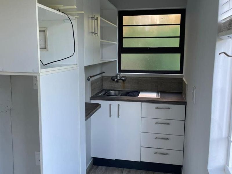 Picturesque Bachelor Flat in George Randall Drive, Gonubie - Photo 4