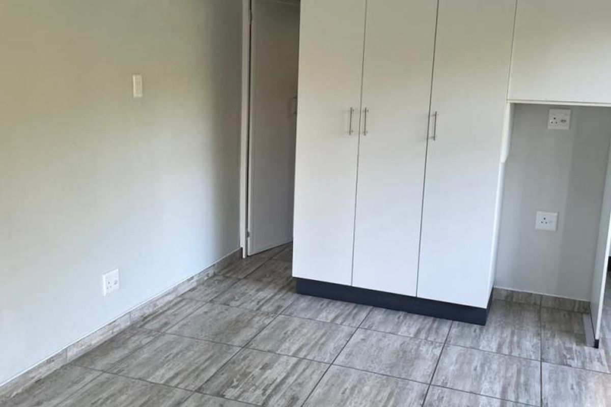 Picturesque Bachelor Flat in George Randall Drive, Gonubie - Photo 5