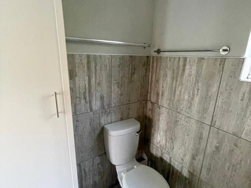 Picturesque Bachelor Flat in George Randall Drive, Gonubie - Photo 7