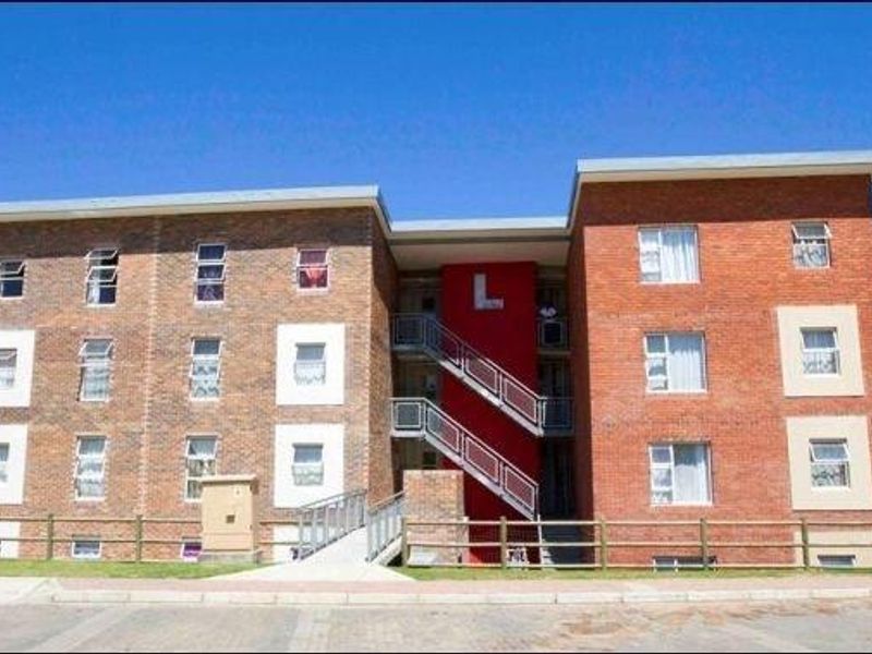 Well-maintained two-bedroom flat in Sohco Village, Amalinda - Photo 6