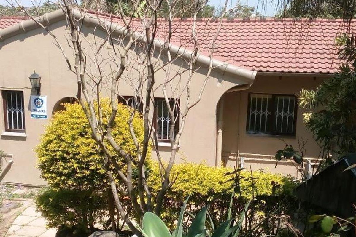 PET FRIENDLY PROPERTY IN THE HEART OF QUEENSBURGH IN DURBAN - Photo 5
