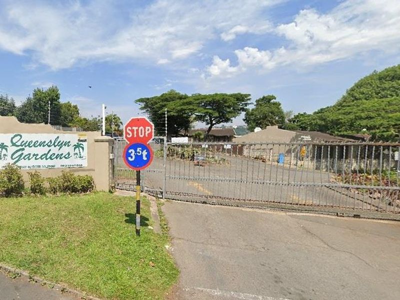 PET FRIENDLY PROPERTY IN THE HEART OF QUEENSBURGH IN DURBAN - Photo 9