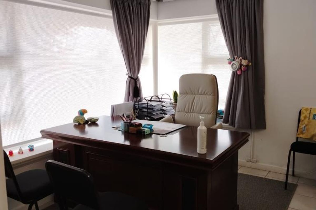 Prime Office Space in Beacon Bay, East London - Photo 3
