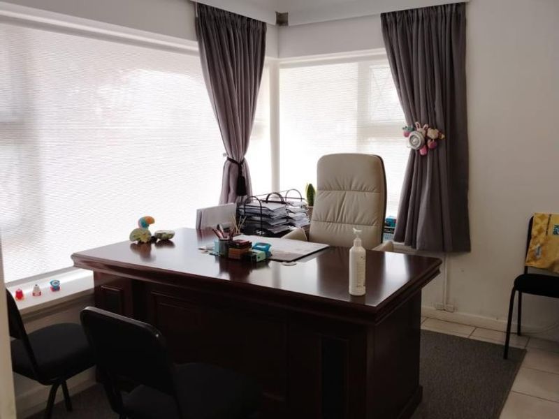 Prime Office Space in Beacon Bay, East London - Photo 3