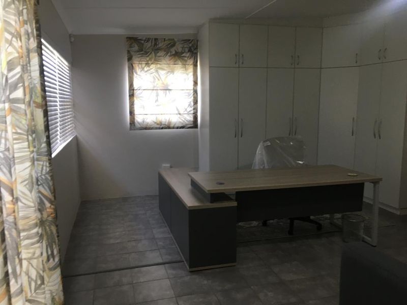 Prime Office Space in Beacon Bay, East London - Photo 8