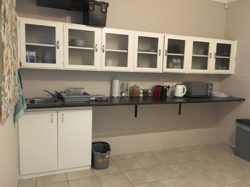 Prime Office Space in Beacon Bay, East London - Photo 10