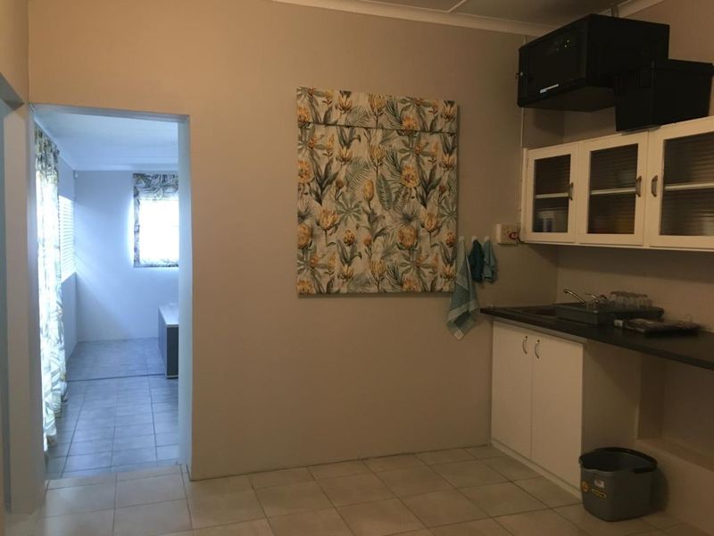 Prime Office Space in Beacon Bay, East London - Photo 9