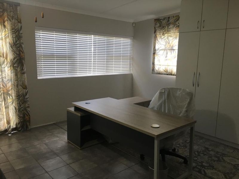 Prime Office Space in Beacon Bay, East London - Photo 7