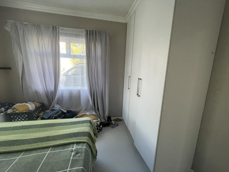 Modern four-bedroom townhouse in Clearview Crescent, Beacon Bay - Photo 10