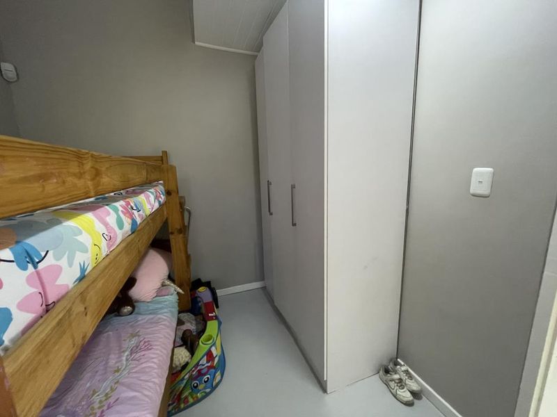 Modern four-bedroom townhouse in Clearview Crescent, Beacon Bay - Photo 8
