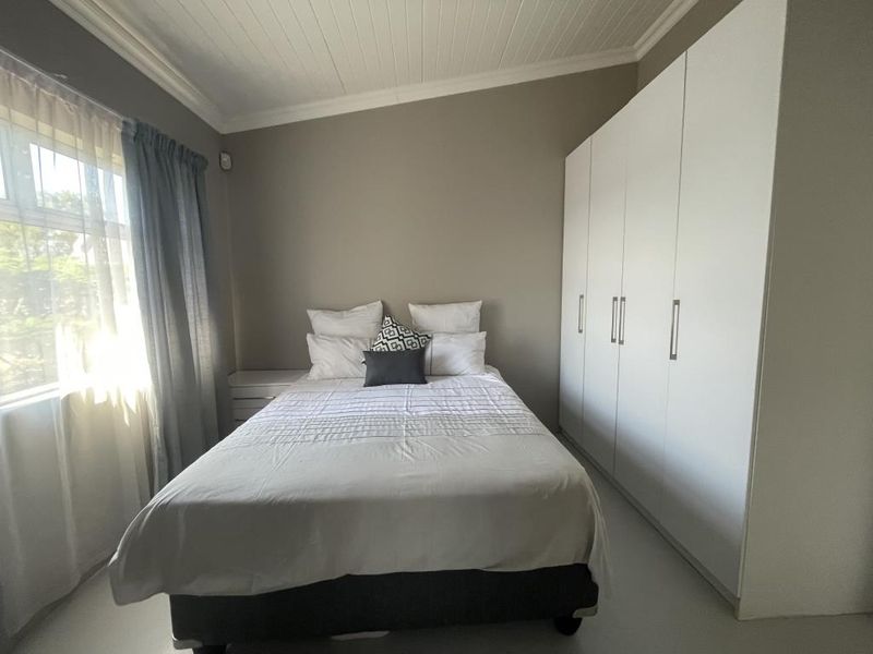 Modern four-bedroom townhouse in Clearview Crescent, Beacon Bay - Photo 4