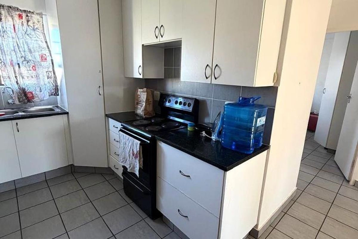 Well-Maintained Two-Bedroom Townhouse in Tyson Place, Gonubie - Photo 5