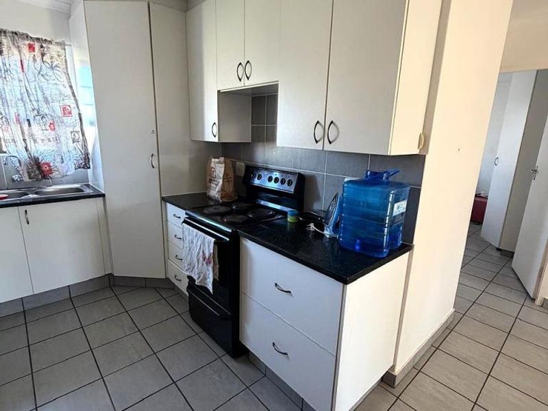 Well-Maintained Two-Bedroom Townhouse in Tyson Place, Gonubie - Photo 5