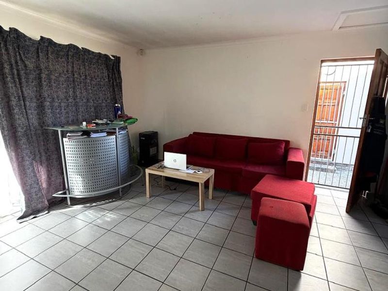 Well-Maintained Two-Bedroom Townhouse in Tyson Place, Gonubie - Photo 6