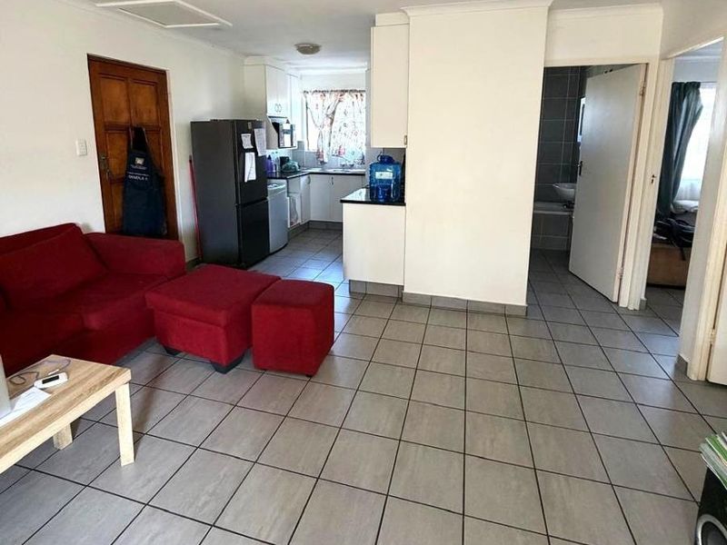 Well-Maintained Two-Bedroom Townhouse in Tyson Place, Gonubie - Photo 2