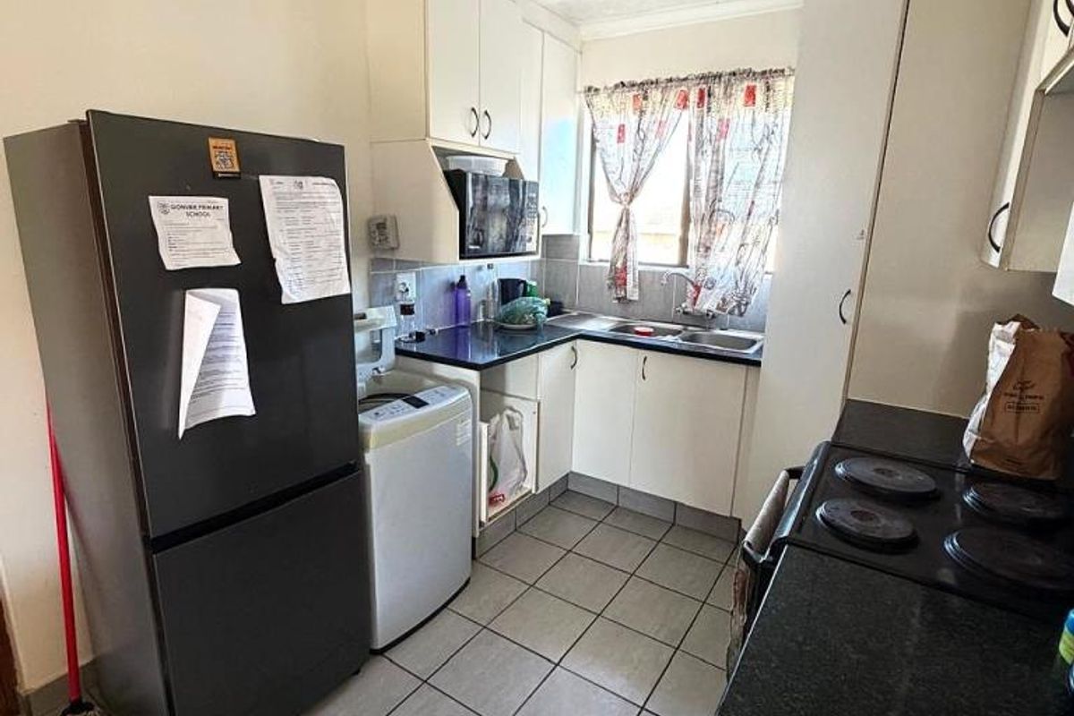 Well-Maintained Two-Bedroom Townhouse in Tyson Place, Gonubie - Photo 4