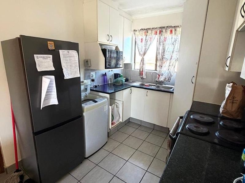 Well-Maintained Two-Bedroom Townhouse in Tyson Place, Gonubie - Photo 4