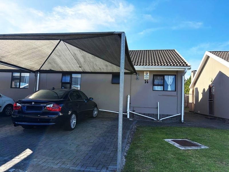 Well-Maintained Two-Bedroom Townhouse in Tyson Place, Gonubie - Photo 1