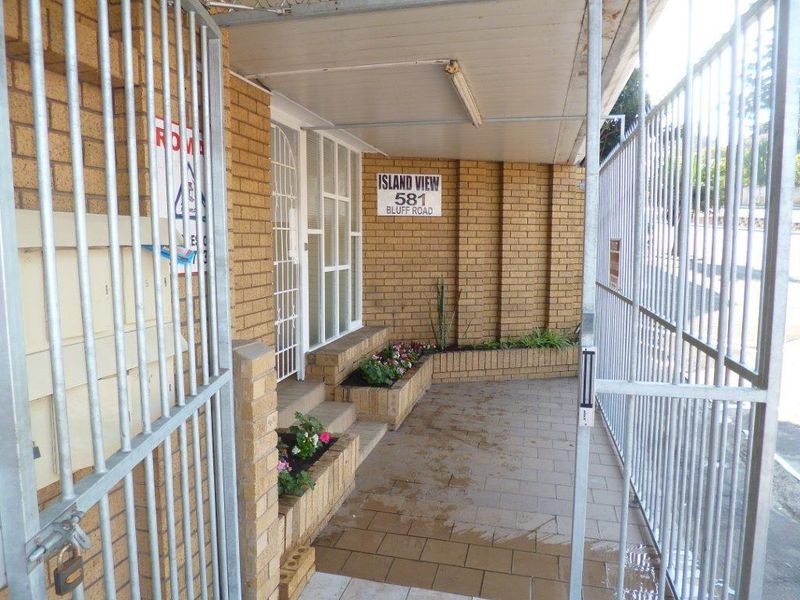 EVERYTHING ON YOUR DOORSTEP IN THIS LOVELY TWO BEDROOM UNIT ON THE BLUFF.  - Photo 8