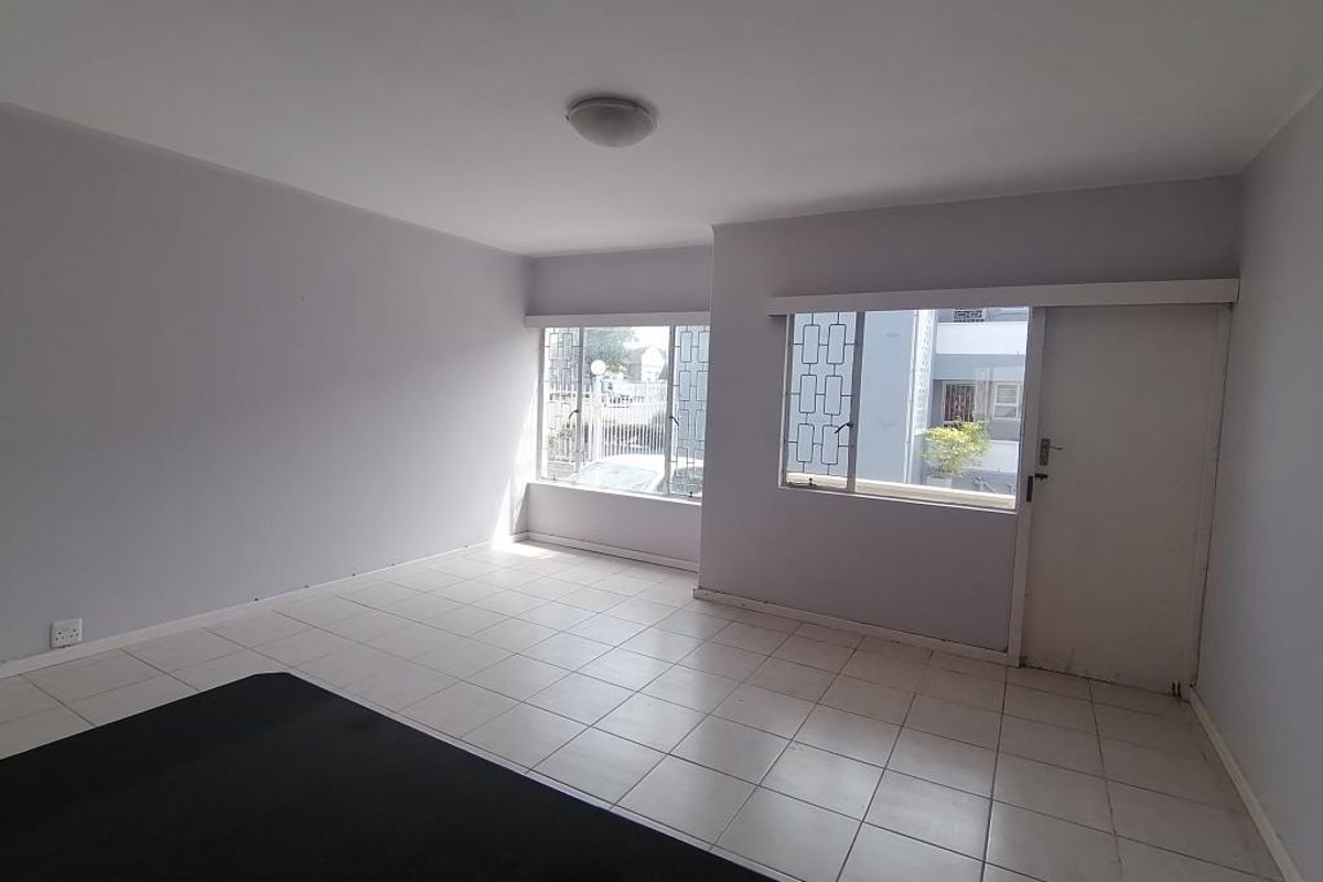 Renovated 2 Bedroom Flat in Colin Court, Berea - Photo 2