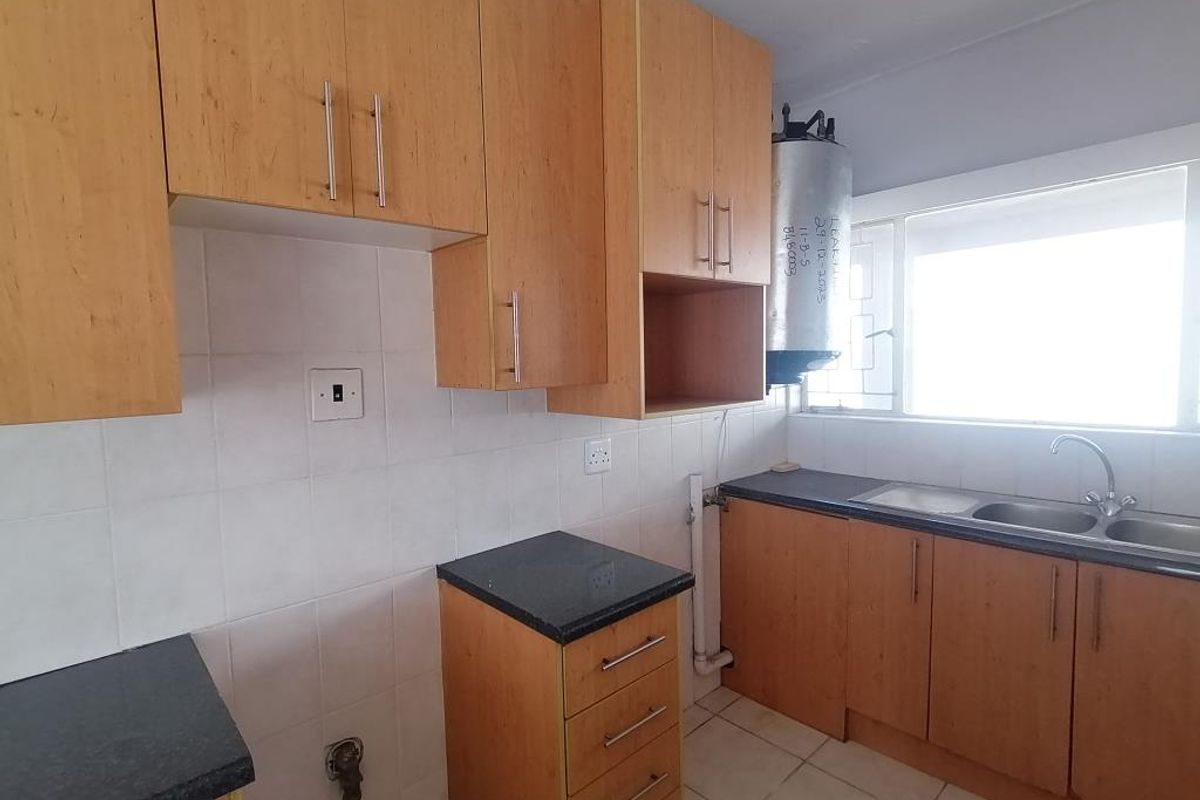 Renovated 2 Bedroom Flat in Colin Court, Berea - Photo 5