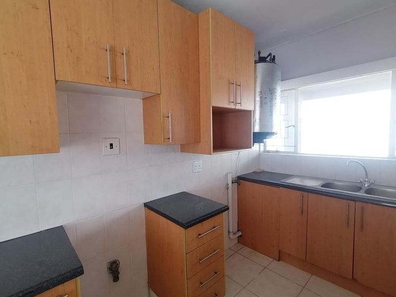 Renovated 2 Bedroom Flat in Colin Court, Berea - Photo 5