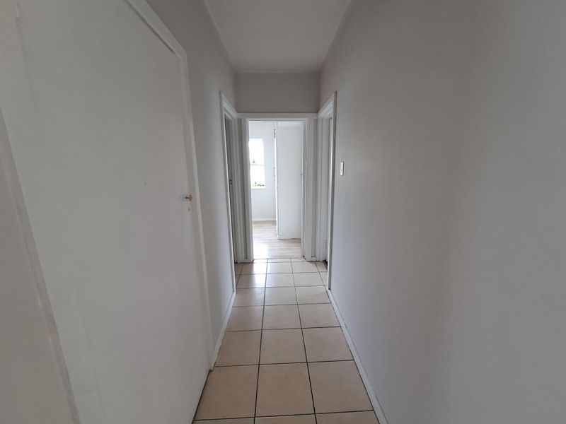 Bright two-bedroom flat in David Court, Berea - Photo 6