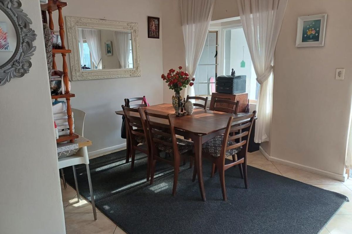 Well-maintained three-bedroom duplex in Village Glen, Bonza Bay - Photo 4