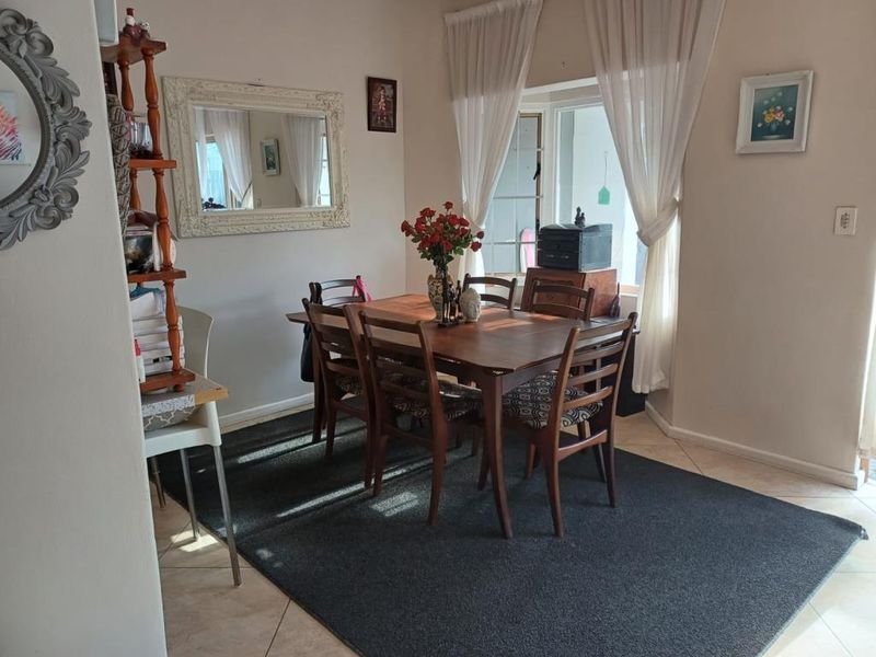 Well-maintained three-bedroom duplex in Village Glen, Bonza Bay - Photo 4