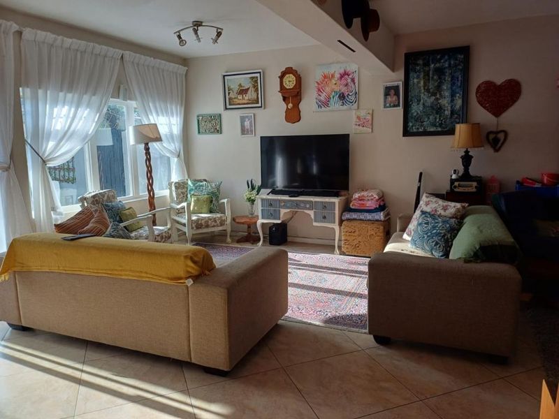 Well-maintained three-bedroom duplex in Village Glen, Bonza Bay - Photo 9