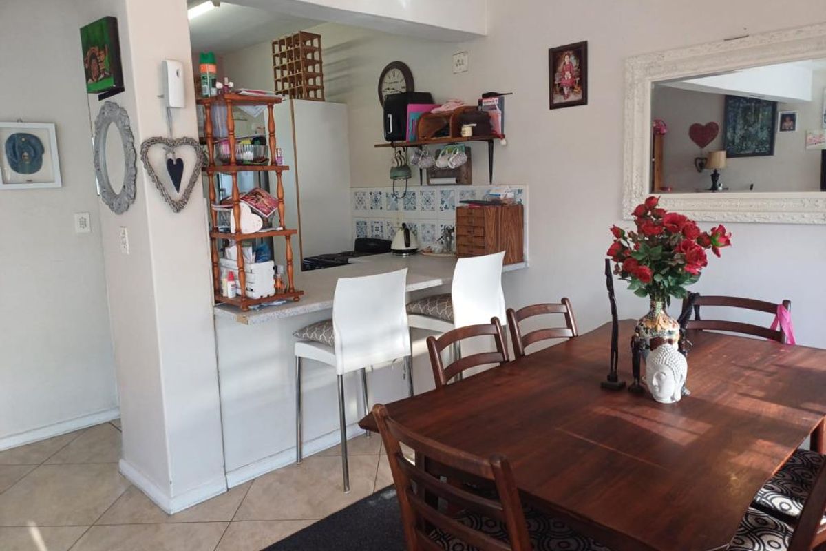 Well-maintained three-bedroom duplex in Village Glen, Bonza Bay - Photo 5