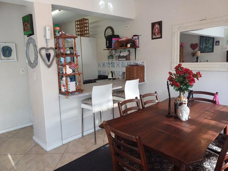 Well-maintained three-bedroom duplex in Village Glen, Bonza Bay - Photo 5