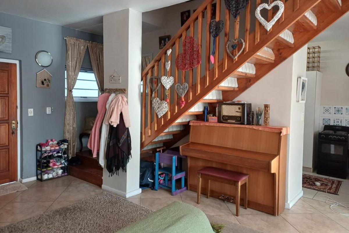 Well-maintained three-bedroom duplex in Village Glen, Bonza Bay - Photo 3