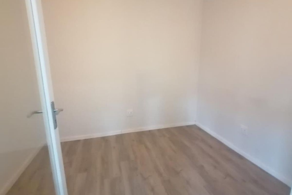 Expansive 3 Bedroom House in Coral Beach, Winterstrand - Photo 5