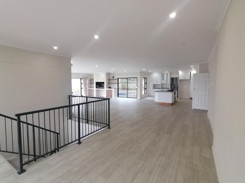 Expansive 3 Bedroom House in Coral Beach, Winterstrand - Photo 10